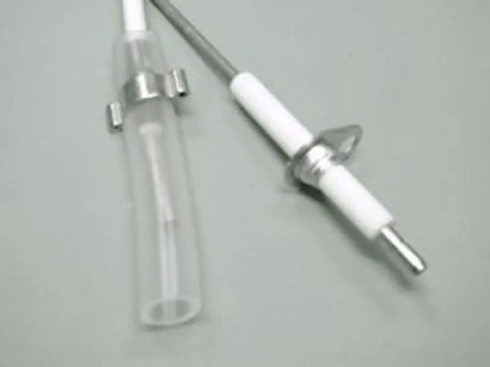 Ionisationselektrode mit Kabel von Remeha, bestehend aus einem transparenten Schlauch und metallischen Anschluss.